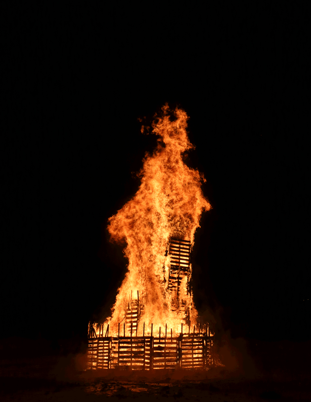 Fire sculpture by Steven Teeuwsen at Silver Skate Festival
